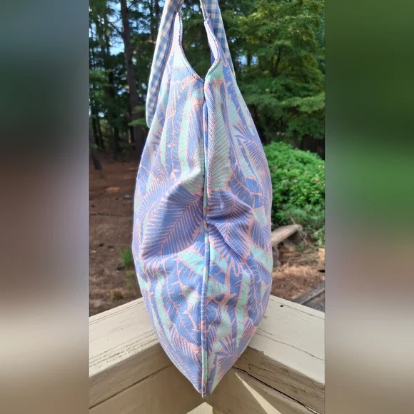 Vineyard Vines Martha's Vineyard Island Palm Tree Print Pink/Purple/ Tote Bag - Picture 3 of 12